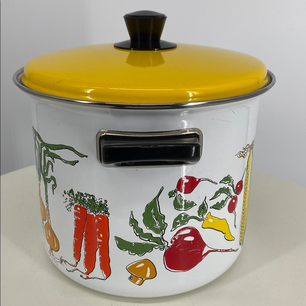 Vintage Enamel Stock Pot with Crab and Veggie Motif - Picture 4 of 13